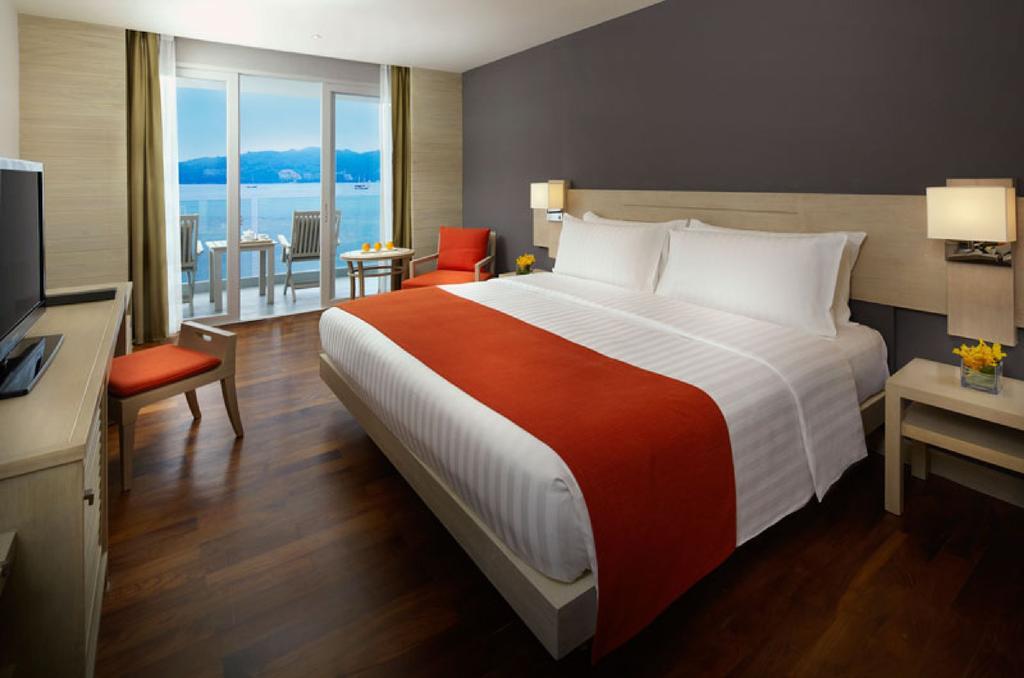 Amari Phuket Hotel Patong Exterior photo Deluxe Ocean View